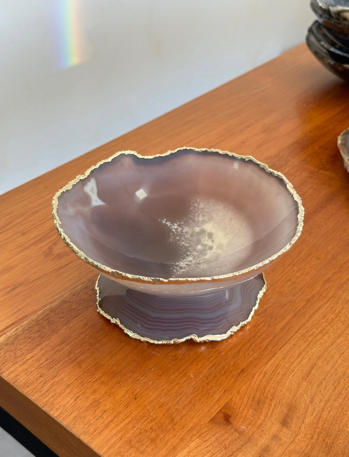 Fruteira de Ágata Cinza Roxa com Pedestal Dourado